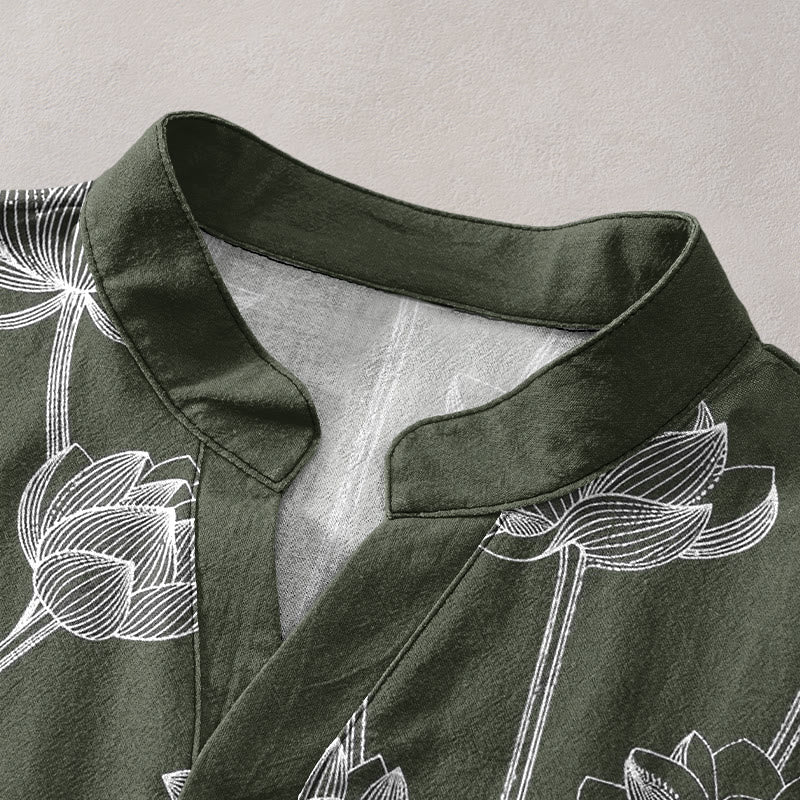 Buddha Stones Camisa de manga corta con medio botón y estampado de loto armonioso de algodón para hombre. - image 2