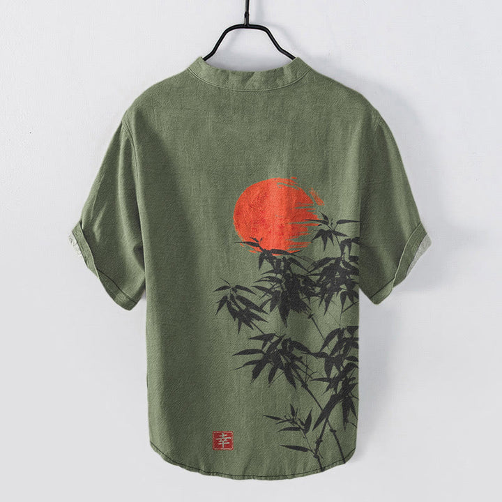 Buddha Stones Camisa de manga corta con medio botón para hombre, de algodón, con estampado sencillo de bambú y sol rojo. - image 1