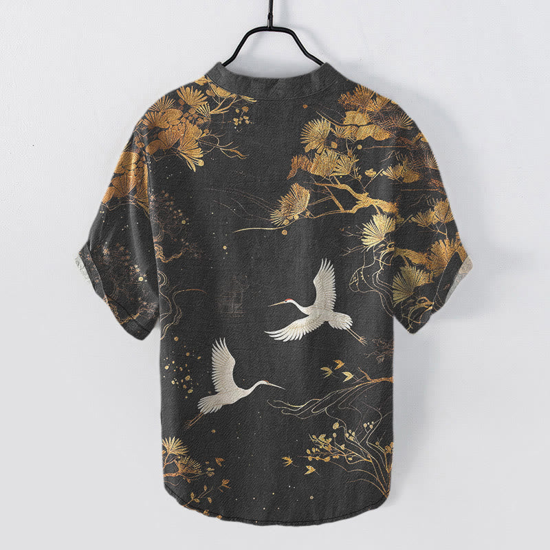 Buddha Stones Camisa de manga corta con medio botón para hombre, con estampado de pino, algodón y grulla blanca. - image 1