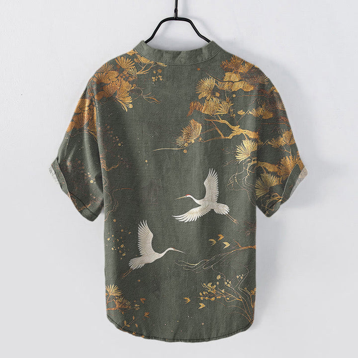 Buddha Stones Camisa de manga corta con medio botón para hombre, con estampado de pino, algodón y grulla blanca. - image 7