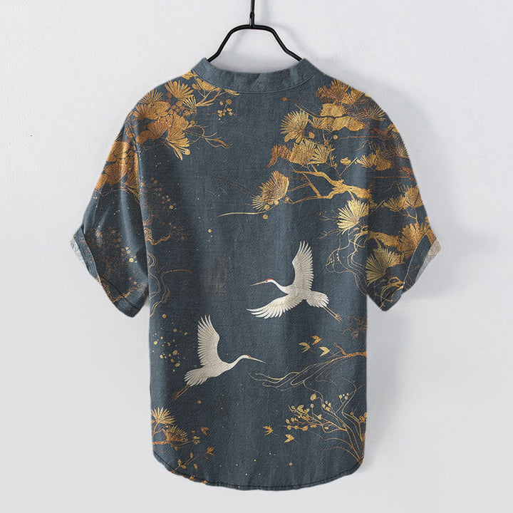 Buddha Stones Camisa de manga corta con medio botón para hombre, con estampado de pino, algodón y grulla blanca. - image 5