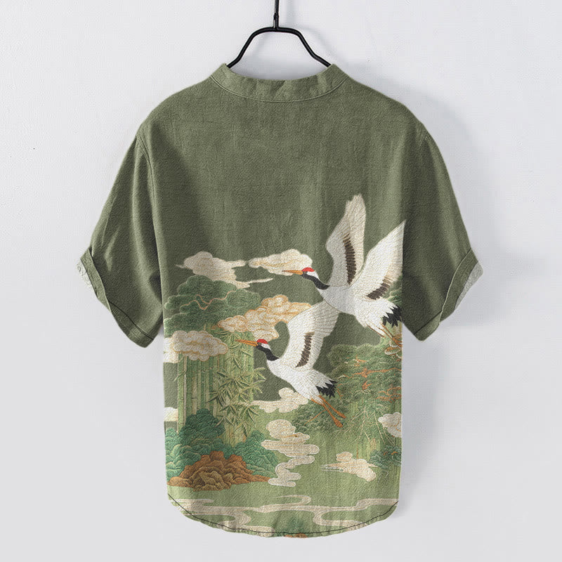 Buddha Stones Camisa de manga corta con medio botón para hombre con estampado de paisajes de nubes auspiciosas y grullas de algodón. - image 1