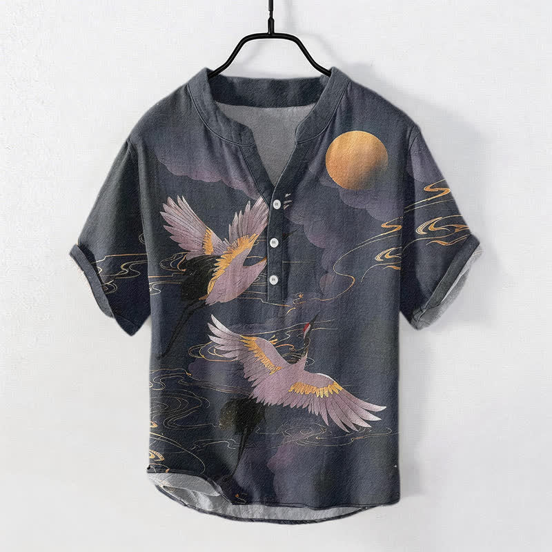 Buddha Stones Camisa de manga corta con medio botón para hombre, de algodón, con estampado de grullas y luna llena. - image 0