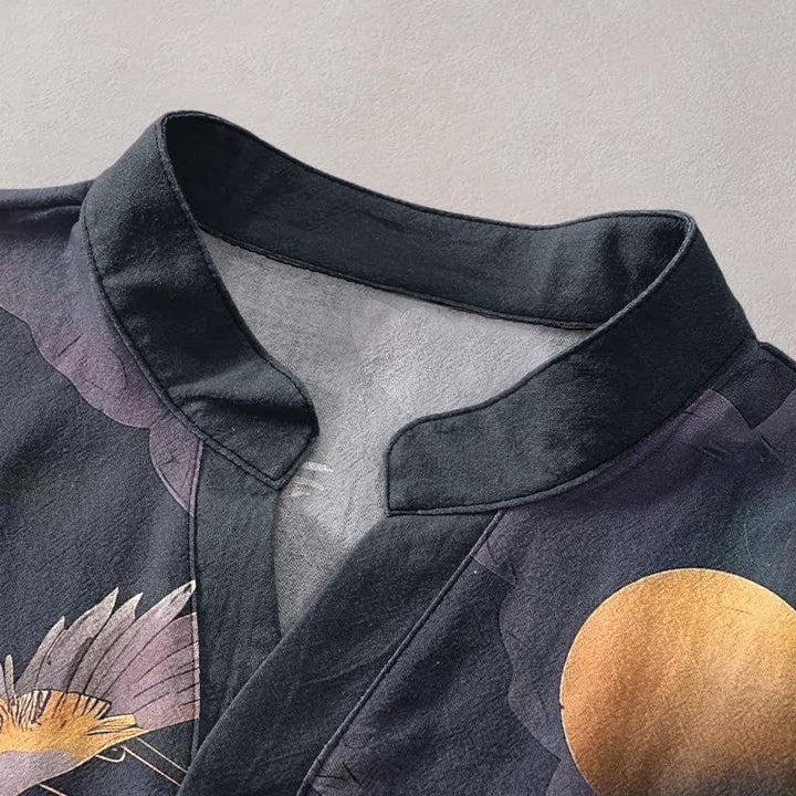 Buddha Stones Camisa de manga corta con medio botón para hombre, de algodón, con estampado de grullas y luna llena. - image 2
