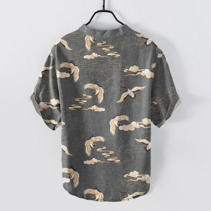 Buddha Stones Camisa de manga corta con medio botón para hombre con estampado de pájaros voladores y nubes. - image 8