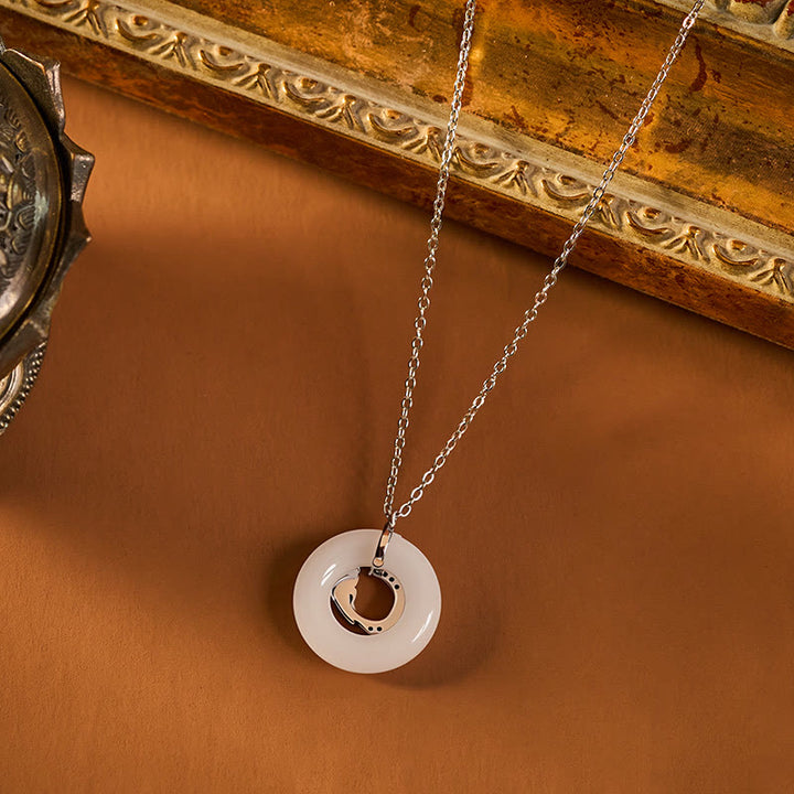 Buddha Stones Colgante de collar con hebilla de la paz y pez koi, símbolo de buena fortuna. - image 1