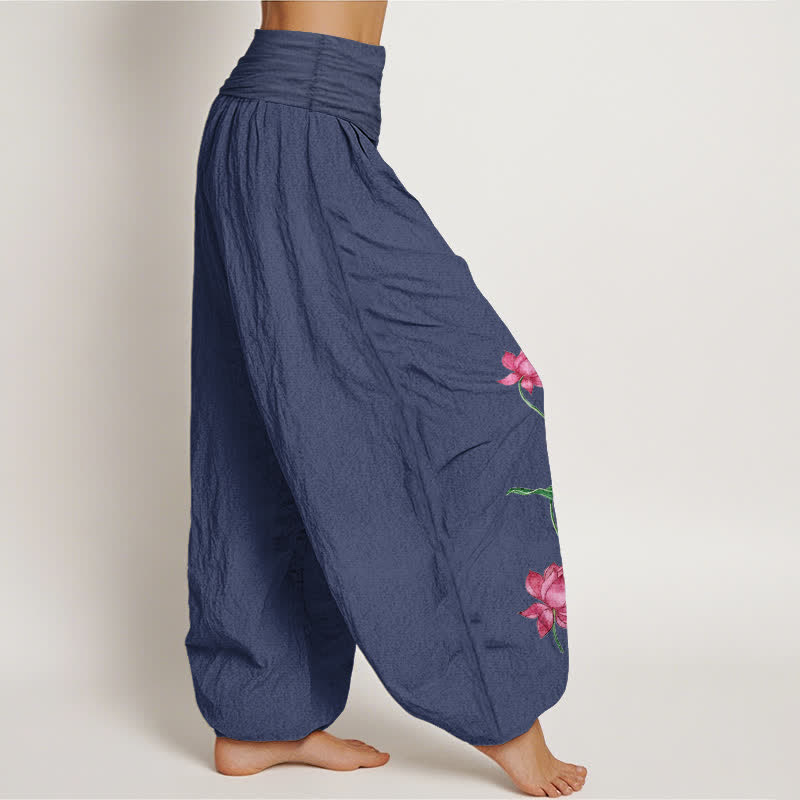 Buddha Stones Pantalones harem de mujer con cintura elástica y estampado de flores y hojas de loto, de algodón puro. - image 2