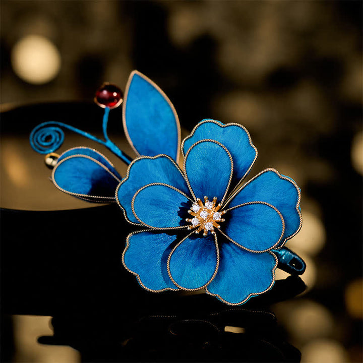 Buddha Stones Broche de flor de terciopelo azul claro hecho a mano con arte de seda - Flor azul claro de aproximadamente 7,5 x 6 cm. - image 0