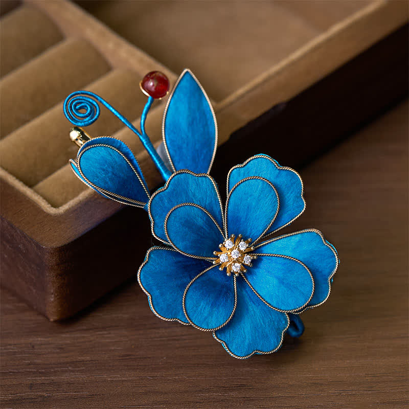 Buddha Stones Broche de flor de terciopelo azul claro hecho a mano con arte de seda - image 1