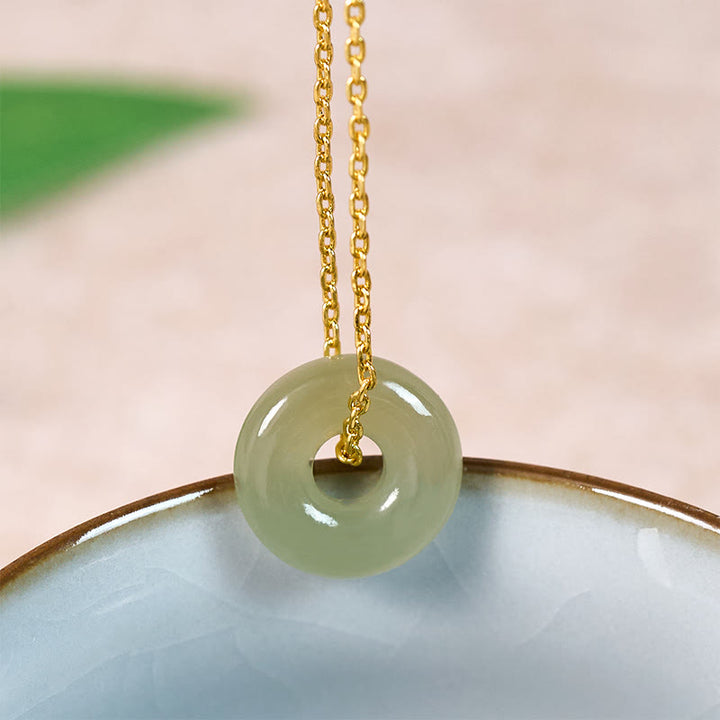 Buddha Stones Collar con colgante de jade verde natural con hebilla de la paz y la prosperidad. - Jade natural (el color puede variar) - Cadena de cobre dorado - image 0