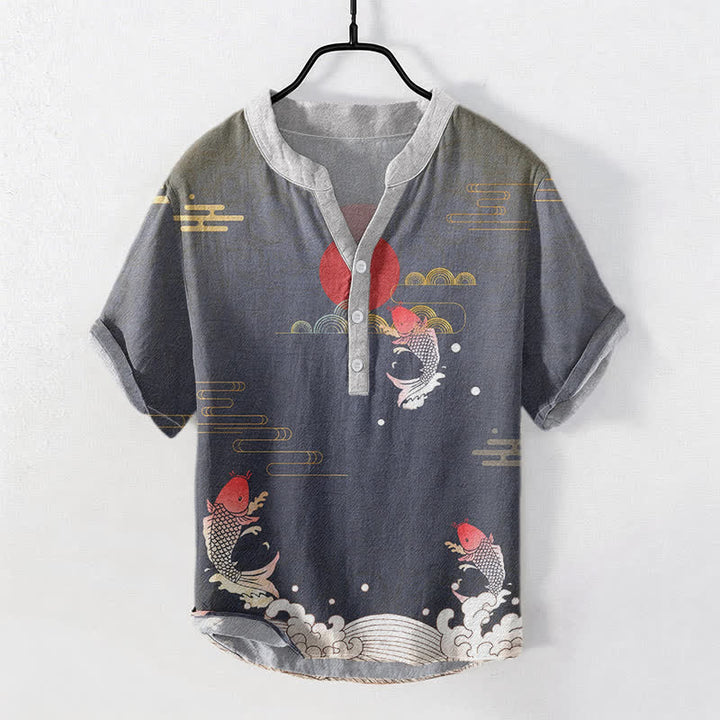 Buddha Stones Camisa de manga corta con medio botón para hombre, con estampado de pez koi rojo, sol y nube. - Gris oscuro - US/UK/AU50, EU60 (5XL) - image 0