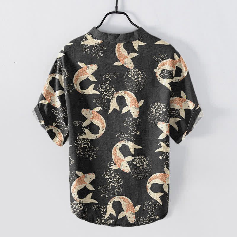 Buddha Stones Camisa de manga corta con medio botón y estampado de ondas de peces koi para hombre, de algodón. - image 1