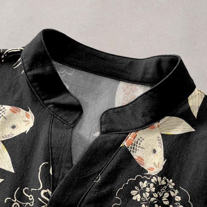 Buddha Stones Camisa de manga corta con medio botón y estampado de ondas de peces koi para hombre, de algodón. - image 2