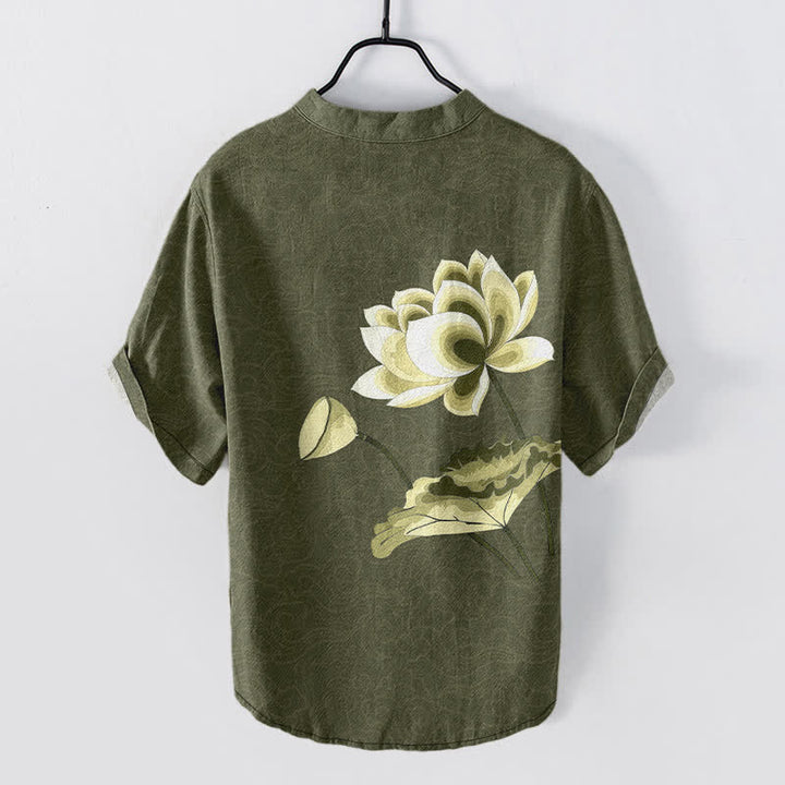 Buddha Stones Camisa de manga corta con medio botón y estampado de loto en acuarela de algodón para hombre - image 1