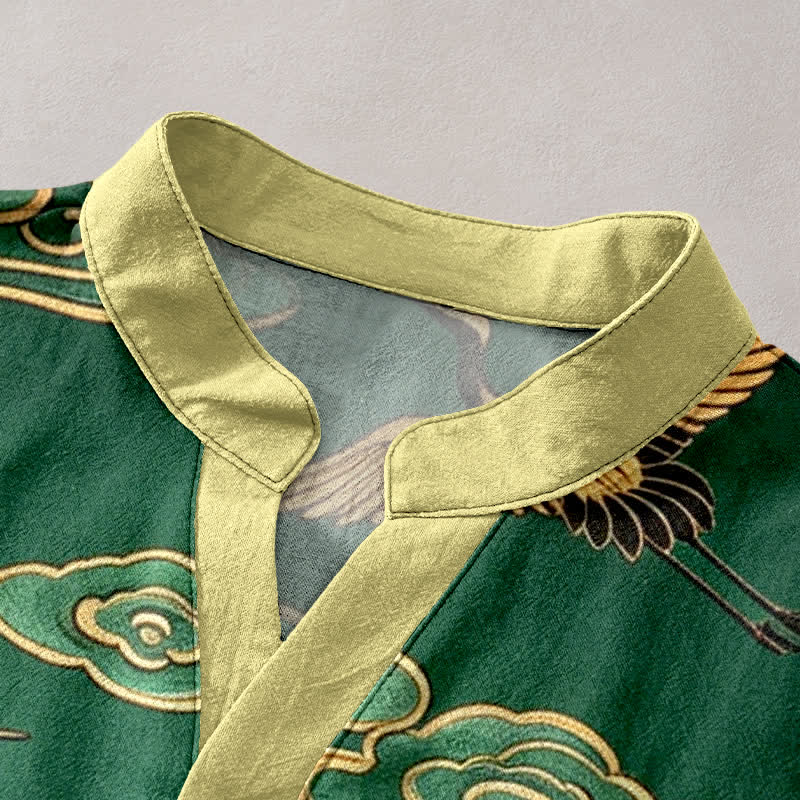 Buddha Stones Camisa de manga corta con medio botón para hombre, con estampado de grulla dorada y nubes auspiciosas, de algodón. - image 2