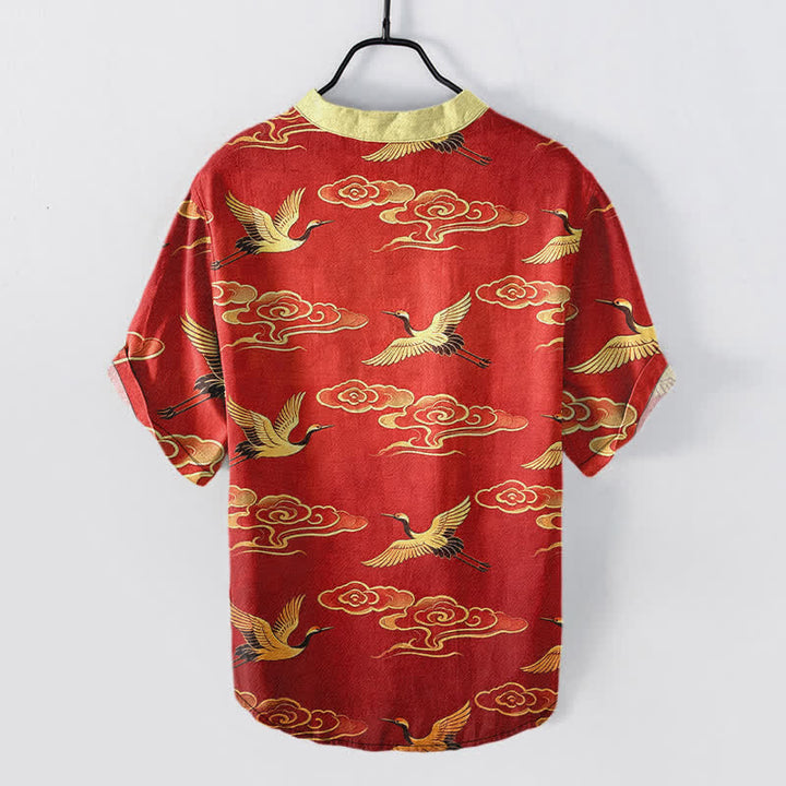 Buddha Stones Camisa de manga corta con medio botón para hombre, con estampado de grulla dorada y nubes auspiciosas, de algodón. - image 6