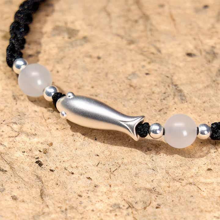 Buddha Stones Pulsera protectora de plata de ley 999 con diseño de pez koi y ágata blanca trenzada. - image 4