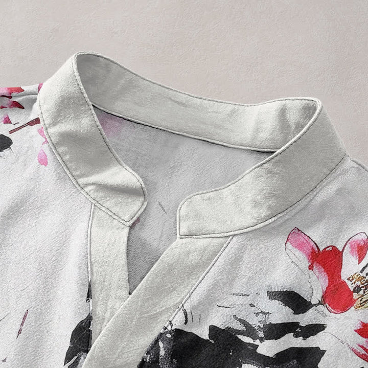 Buddha Stones Camisa de manga corta con medio botón para hombre, de algodón morado con estampado de loto en acuarela. - image 2