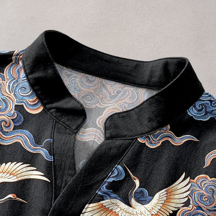 Buddha Stones Camisa de manga corta con medio botón para hombre, de algodón, con estampado de grulla oriental y nubes. - image 2