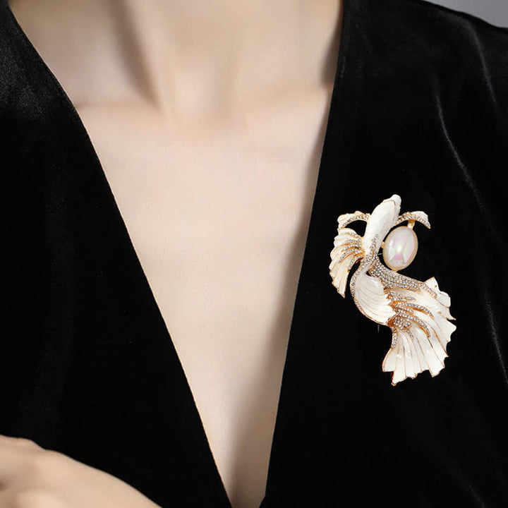 Buddha Stones Broche de perlas con forma de pez koi esmaltado - image 6