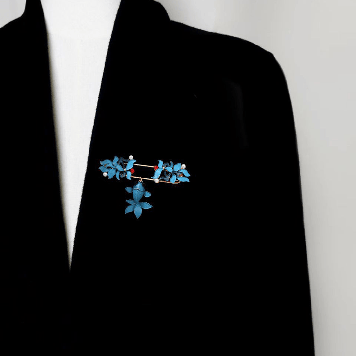 Buddha Stones Broche de cloisonné de esmalte con forma de pez koi, mariposa y perla que simboliza la prosperidad. - image 2