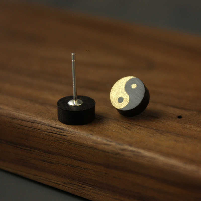 Buddha Stones Pendientes de botón de madera de ébano con equilibrio Yin Yang - Yin Yang (postes de plata de ley 925) - image 0