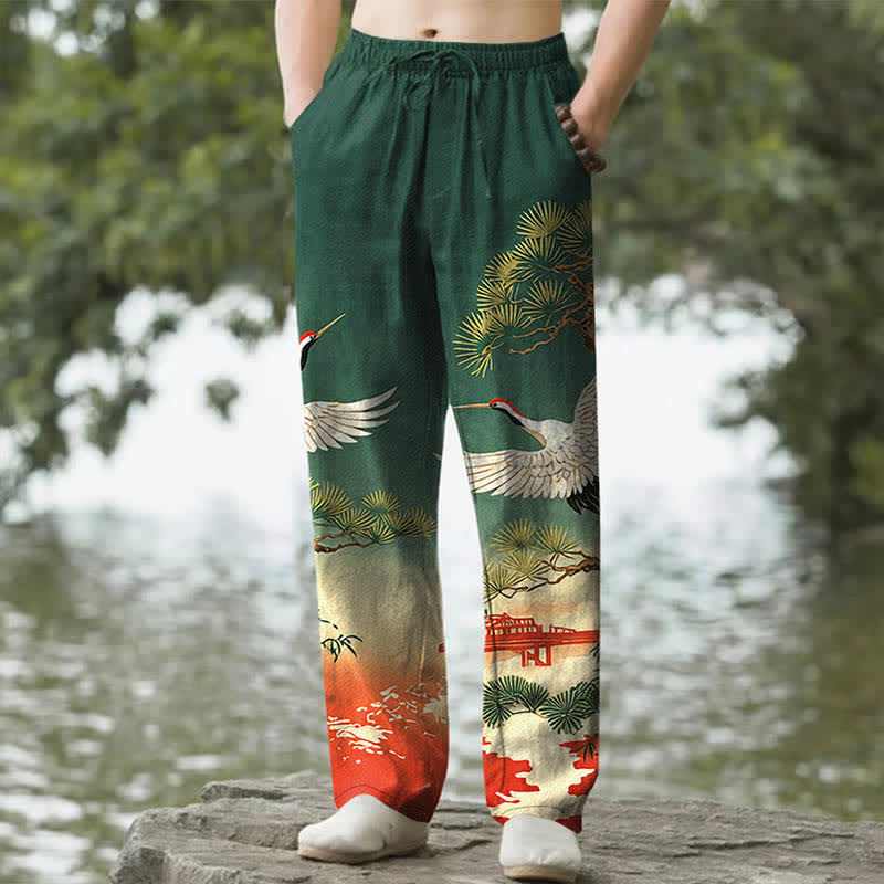 Buddha Stones Pantalones de hombre ajustados con bolsillos, estampado de paisaje de templo de pino y grulla de algodón. - Verde bosque - US/UK/AU50, EU60 (5XL) - image 0