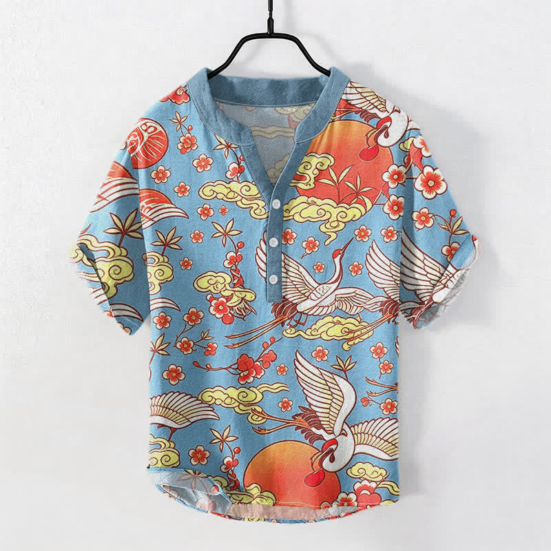 Buddha Stones Camisa de manga corta con medio botón para hombre, de algodón puro, con estampado floral de grullas, sol y nubes. - Celeste - US/UK/AU50, EU60 (5XL) - image 0