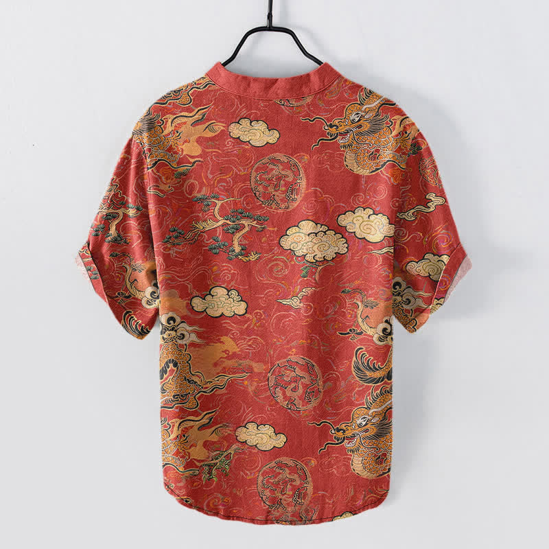 Buddha Stones Camisa de manga corta con medio botón para hombre, de algodón, con estampado de nube y dragón dorado. - image 1