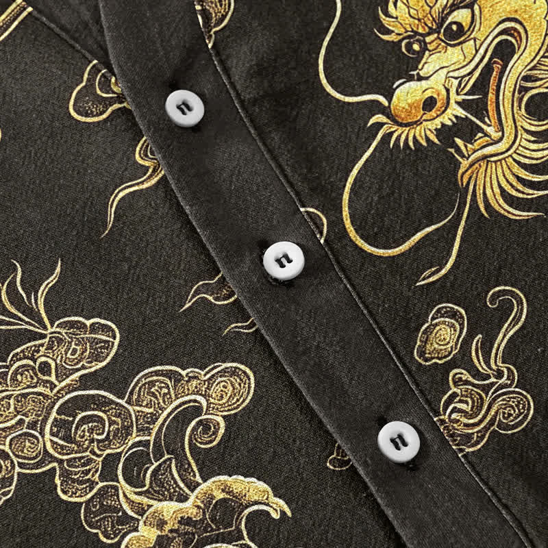 Buddha Stones Camisa de manga corta con medio botón para hombre, de algodón, con estampado de nube y dragón dorado. - image 4