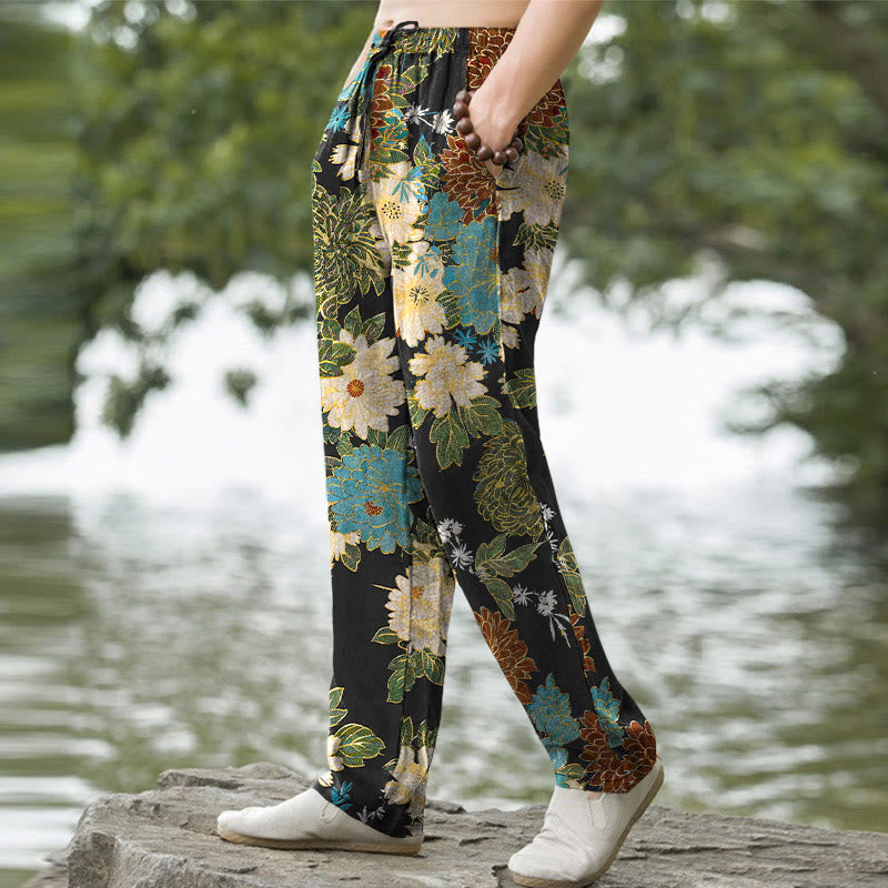 Buddha Stones Pantalones de hombre de algodón con estampado floral de peonías y crisantemos en color turquesa, corte ajustado y bolsillos. - image 1