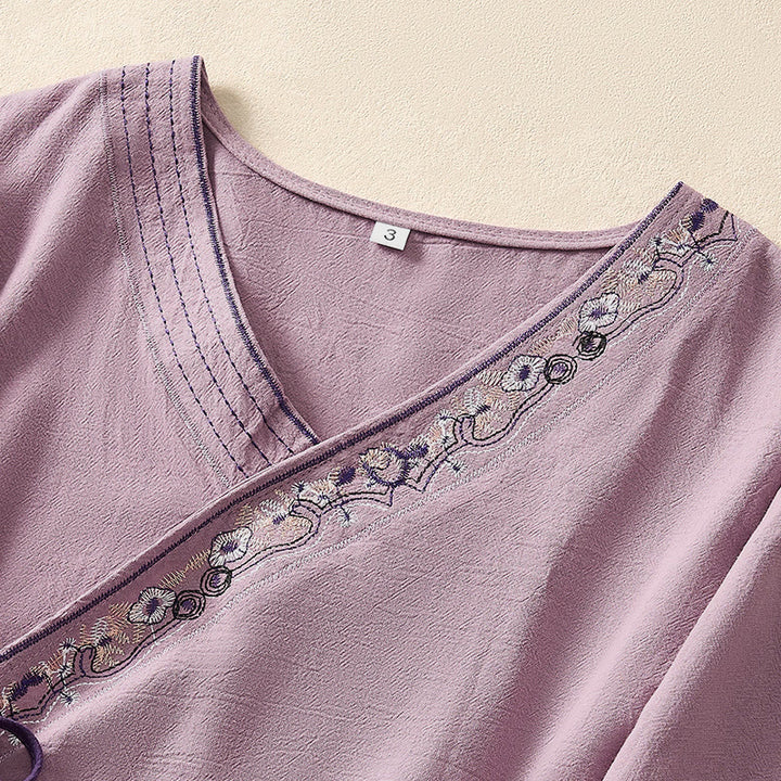 Camisa de mujer informal con cuello inclinado, tirantes y flores bordadas con Buddha Stones. - image 16