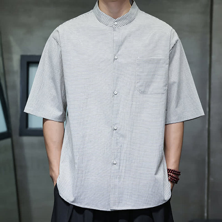 Buddha Stones Camisa de manga corta para hombre, estilo casual de verano, con cuello mandarín y estampado de rayas diplomáticas. - image 5
