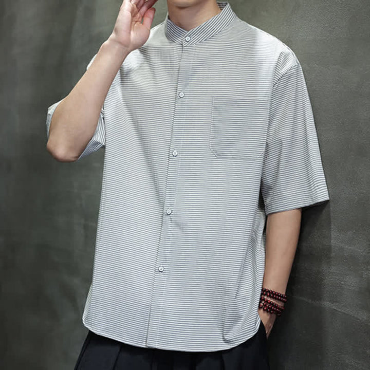 Buddha Stones Camisa de manga corta para hombre, estilo casual de verano, con cuello mandarín y estampado de rayas diplomáticas. - image 4