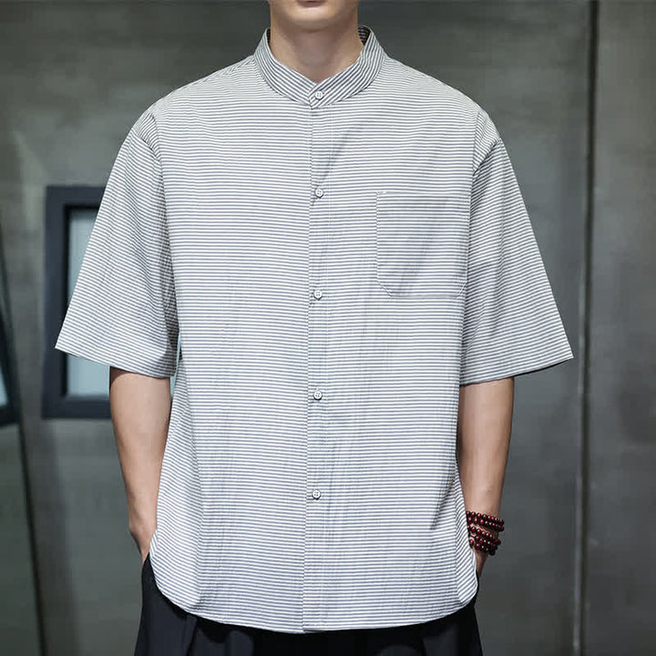 Buddha Stones Camisa de manga corta para hombre, estilo casual de verano, con cuello mandarín y estampado de rayas diplomáticas. - image 2