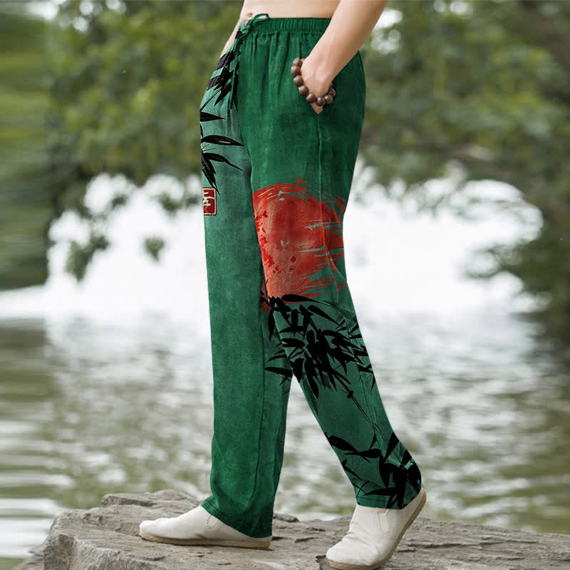 Buddha Stones Pantalones de hombre de algodón con estampado de bambú y sol, corte cónico y bolsillos. - image 1