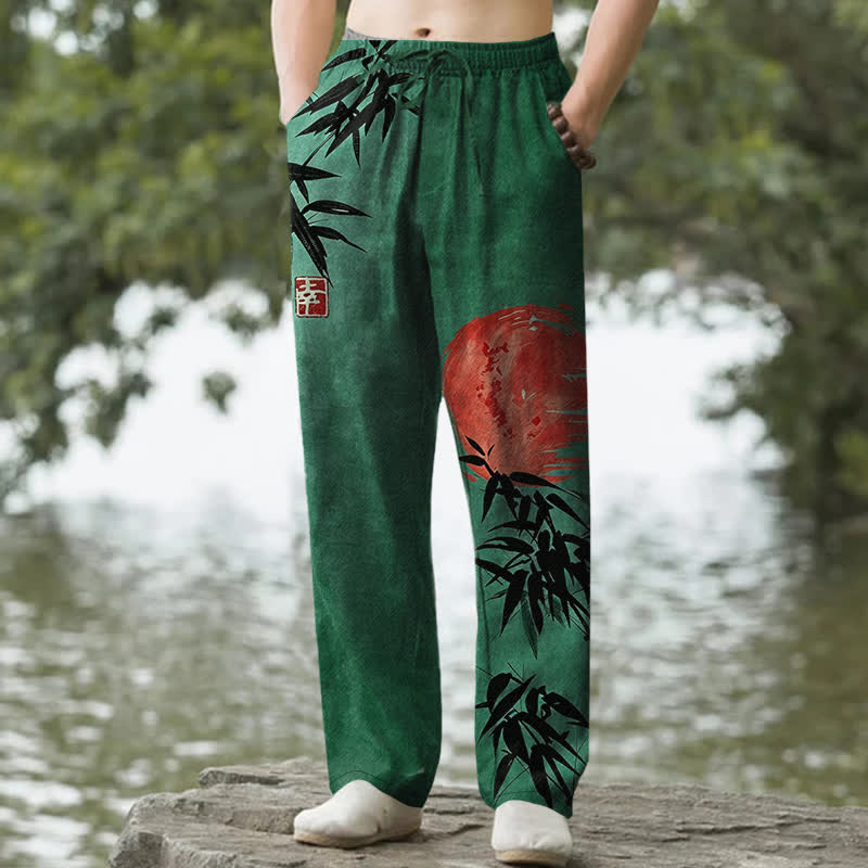 Buddha Stones Pantalones de hombre de algodón con estampado de bambú y sol, corte cónico y bolsillos. - Verde bosque - US/UK/AU50, EU60 (5XL) - image 0