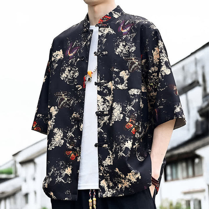 Buddha Stones Camisa de manga tres cuartos para hombre con estampado floral, de mariposas y botones de rana, estilo Summer Tang, con bolsillo en el pecho. - image 0