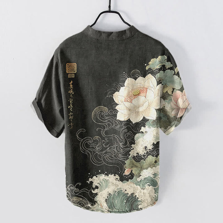 Buddha Stones Camisa de manga corta con medio botón y estampado de ondas de loto de algodón para hombre - image 1