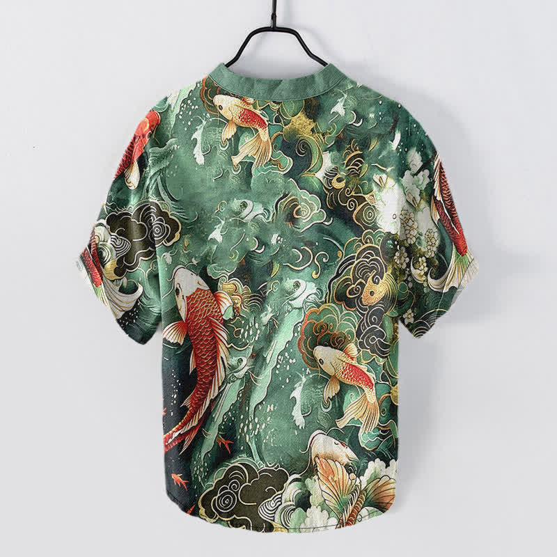Buddha Stones Camisa de manga corta con medio botón para hombre, de algodón, con estampado de olas y peces koi. - image 1
