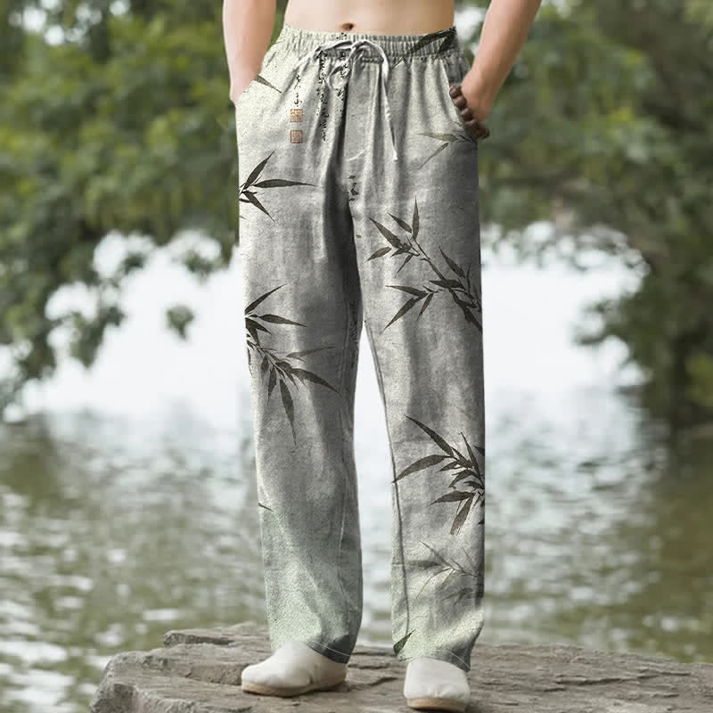 Buddha Stones Pantalones de hombre de algodón con estampado de hojas de bambú y corte ajustado, con bolsillos. - Gotas de miel - US/UK/AU50, EU60 (5XL) - image 0