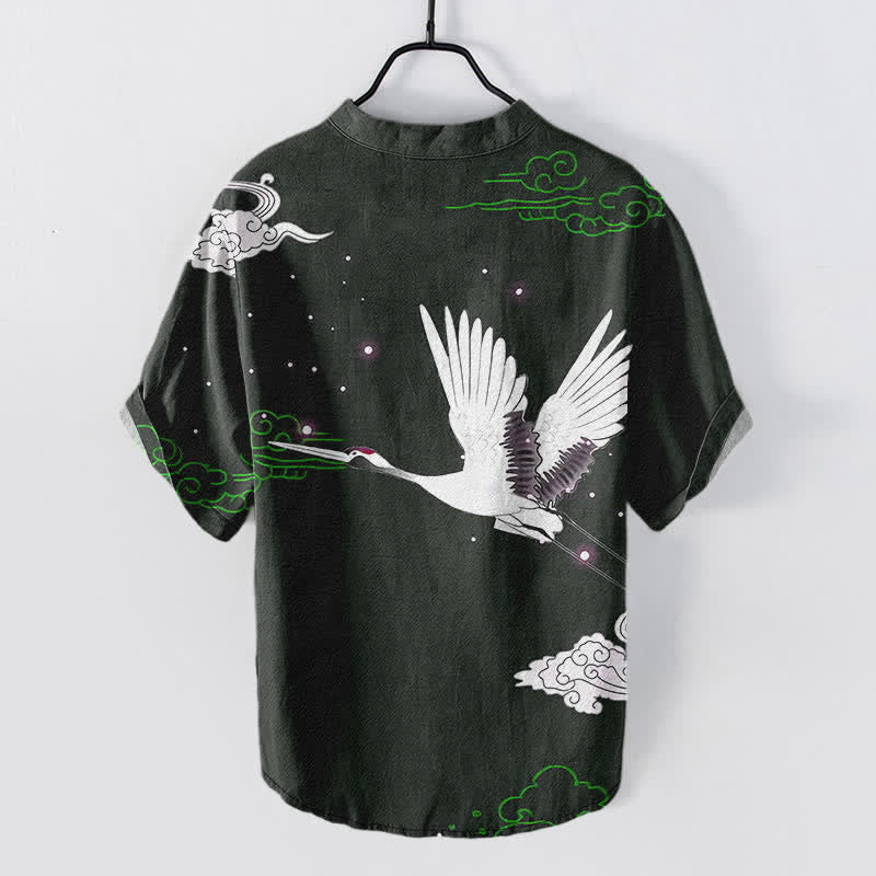 Buddha Stones Camisa de manga corta con medio botón para hombre, de algodón, con estampado de grullas voladoras y nubes. - image 6