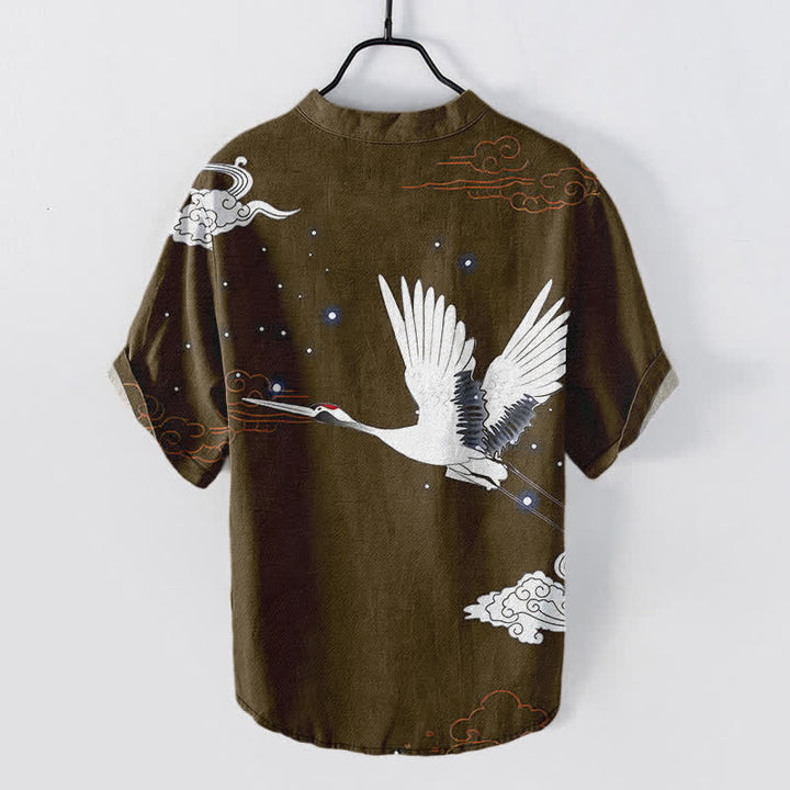 Buddha Stones Camisa de manga corta con medio botón para hombre, de algodón, con estampado de grullas voladoras y nubes. - image 8