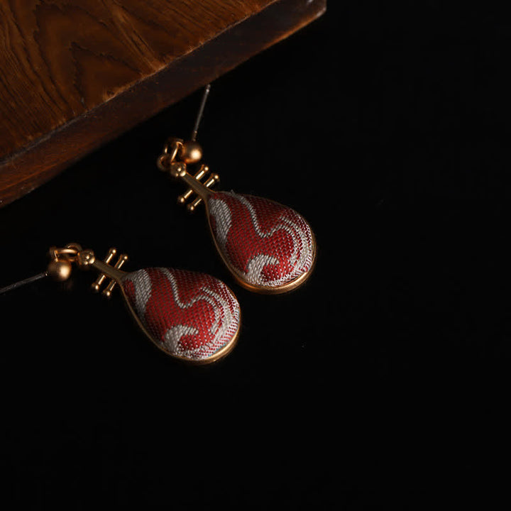 Buddha Stones Pendientes de lágrima Harmony con diseño de brocado blanco y estampados Song. - image 3