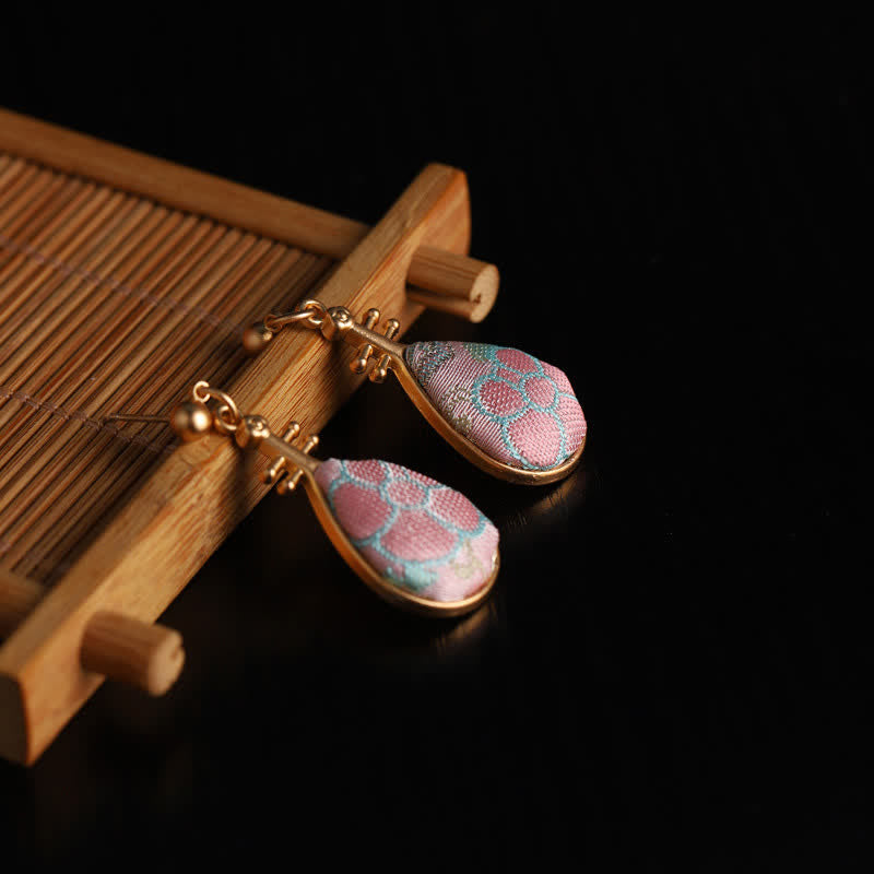 Buddha Stones Pendientes de lágrima artesanales con diseño floral de brocado Song Pipa y forma de pipa. - image 1
