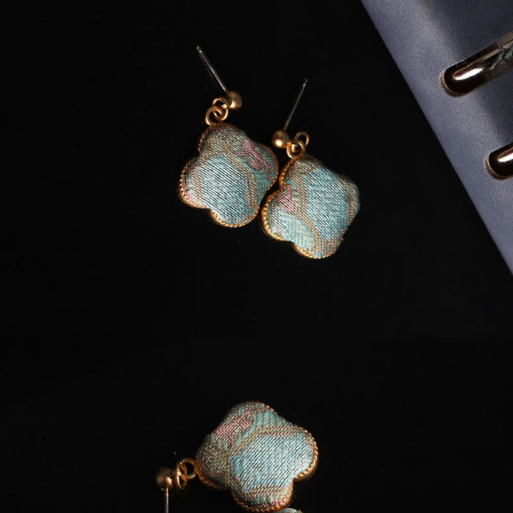 Buddha Stones Pendientes colgantes Song Brocade de seda artesanal con diseño floral - image 4