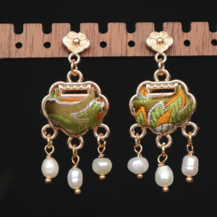 Buddha Stones Pendientes colgantes de seda brocada con diseño de candado de la paz y perlas de protección. - Plata (Bendición♥Calma) - image 0