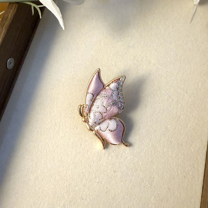 Buddha Stones Broche artesanal de aleación con forma de mariposa y diamantes de imitación. - Mariposa (Transformación ♥ Amor) - Rosa - Brocado de canciones (Prosperidad♥Armonía) - image 1
