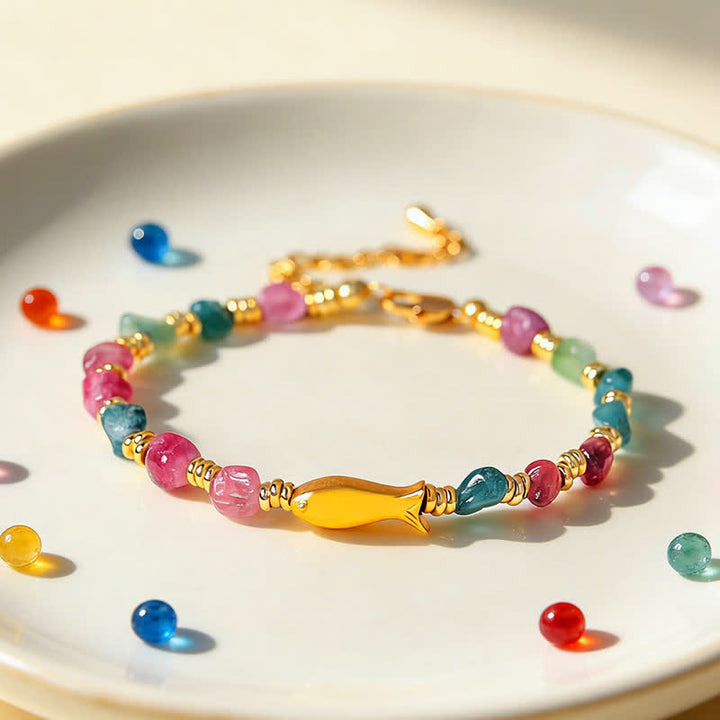 Buddha Stones Pulsera de turmalina arcoíris con diseño de pez koi y corte rústico. - image 2