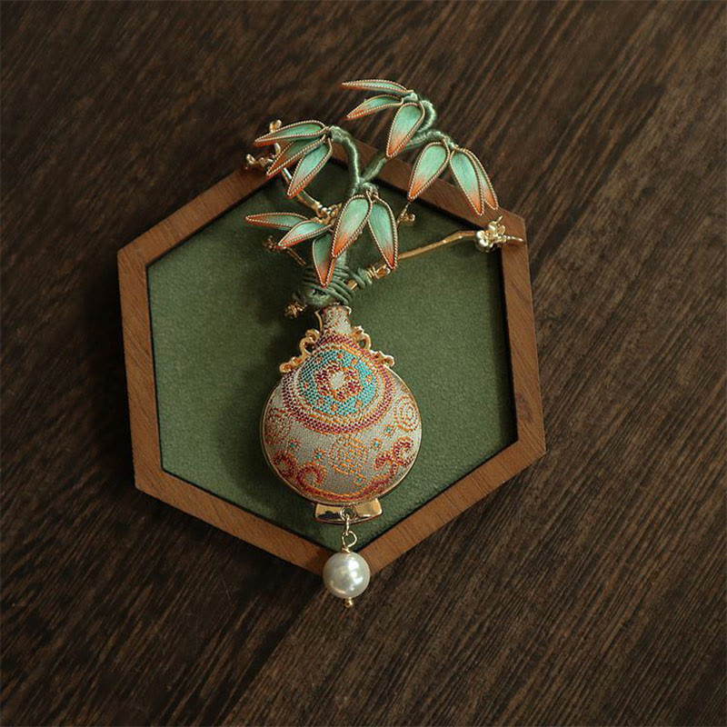 Buddha Stones Broche de equilibrio con diseño de jarrón de hojas de bambú brocadas Song - image 0